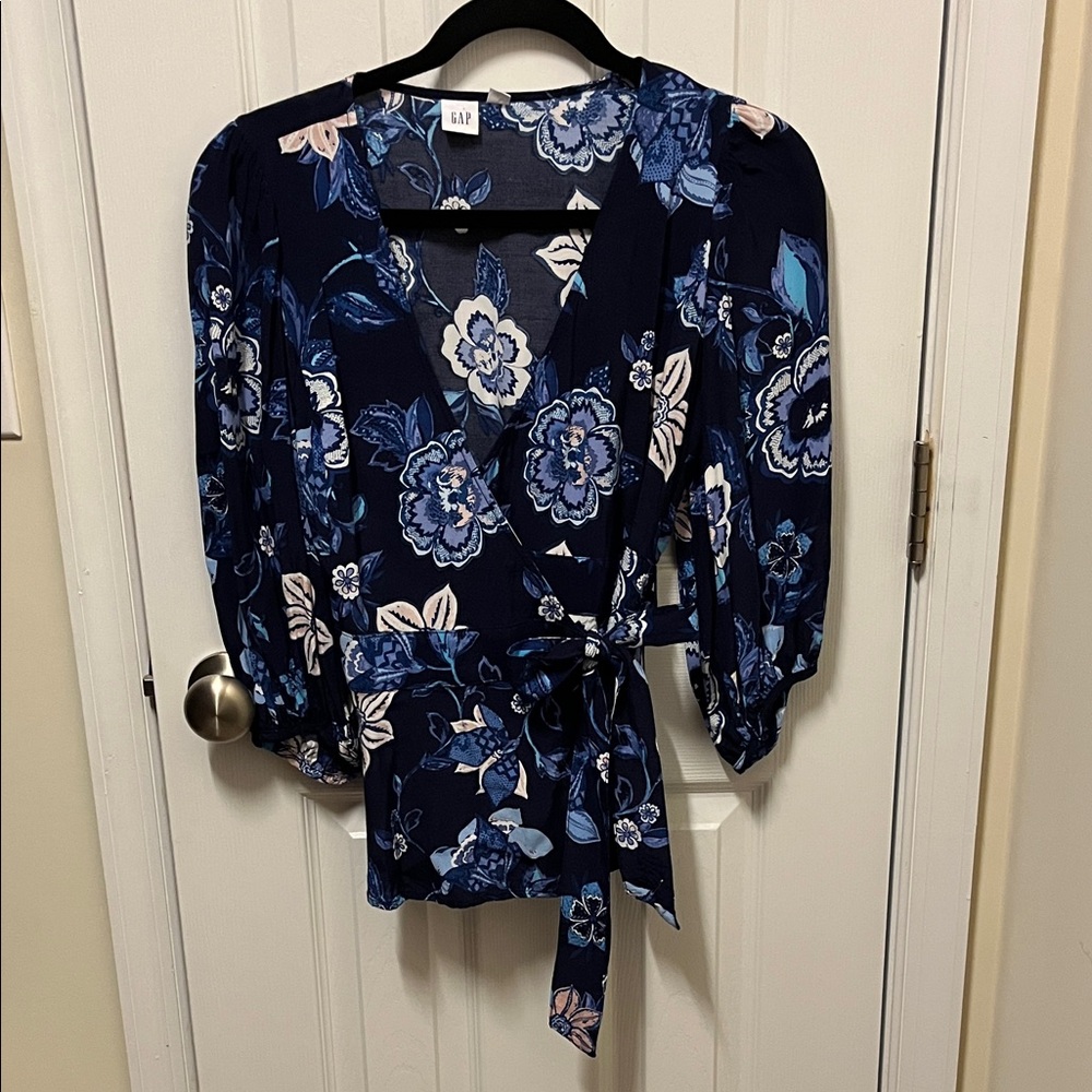 GAP Women's Dark Blue Floral Wrap Top